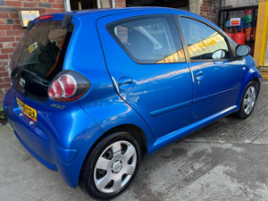 2010 Toyota Aygo 1.0 Vvt-I Blue Multimode Euro 4 5dr in Blue — image 5