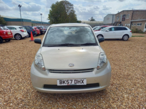 2007 Daihatsu Sirion 1.0 S 5dr in Gold — image 2