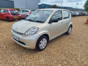 2007 Daihatsu Sirion 1.0 S 5dr in Gold — image 3