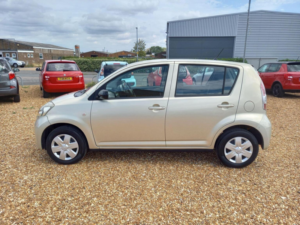 2007 Daihatsu Sirion 1.0 S 5dr in Gold — image 4