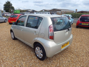 2007 Daihatsu Sirion 1.0 S 5dr in Gold — image 5