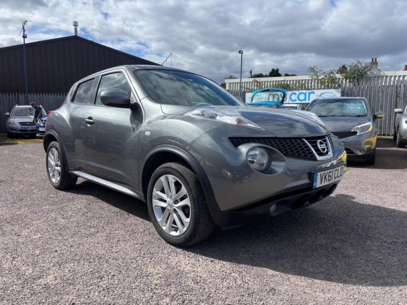 2011 Nissan Juke 1.6 Acenta Premium Euro 5 5dr in Grey — image 1