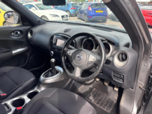 2011 Nissan Juke 1.6 Acenta Premium Euro 5 5dr in Grey — image 3