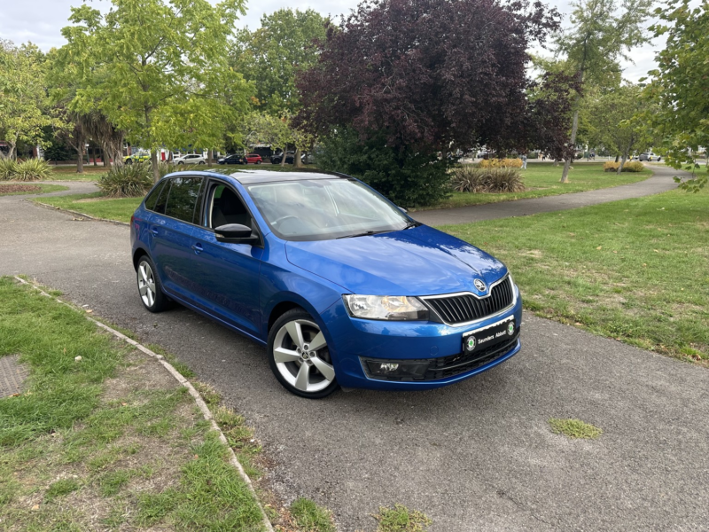 2015 Skoda Rapid Spaceback 1.6 Tdi Se Sport in Blue — image 1