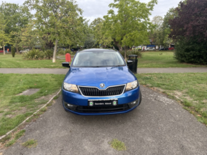 2015 Skoda Rapid Spaceback 1.6 Tdi Se Sport in Blue — image 2