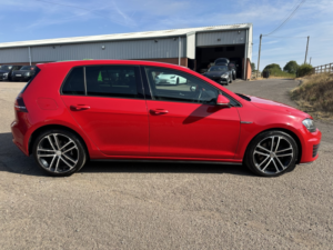 2015 Volkswagen Golf 2.0 Tdi Bluemotion Tech Gtd in Red — image 3