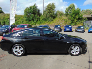 2019 Vauxhall Insignia 1.6 Turbo D Ecotec Tech Line Nav * Mot June 2027 * 5 Service Stamps * Lez Compliant * Finance Availa in Black — image 2
