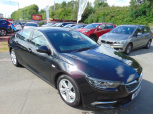 2019 Vauxhall Insignia 1.6 Turbo D Ecotec Tech Line Nav * Mot June 2027 * 5 Service Stamps * Lez Compliant * Finance Availa in Black — image 3
