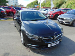 2019 Vauxhall Insignia 1.6 Turbo D Ecotec Tech Line Nav * Mot June 2027 * 5 Service Stamps * Lez Compliant * Finance Availa in Black — image 4