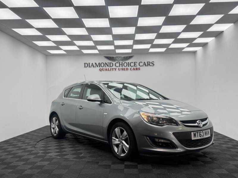 2013 Vauxhall Astra 1.4 T 16v Sri in Silver — image 1