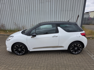 2011 Citroen Ds3 1.6 E-Hdi Airdream Dstyle Plus in White — image 6