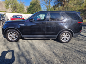 2017 Land Rover Discovery 2.0 Sd4 Se in Black — image 4