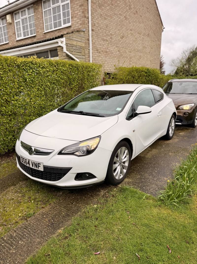 2014 Vauxhall Astra Gtc 1.4 T Sri in White — image 1