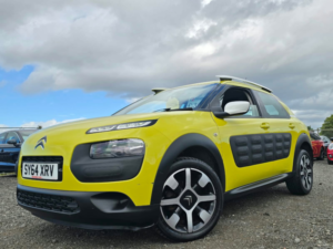 2015 Citroen C4 Cactus 1.2 Puretech Feel Hatchback 5dr Petrol Manual Euro 5 (euro 5) (82 Ps) in Yellow — image 2