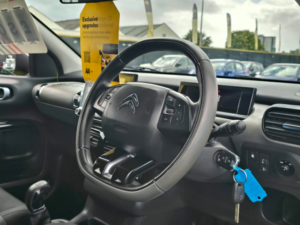 2015 Citroen C4 Cactus 1.2 Puretech Feel Hatchback 5dr Petrol Manual Euro 5 (euro 5) (82 Ps) in Yellow — image 3