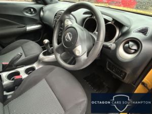 2014 Nissan Juke 1.6 Visia SUV 5dr Petrol Manual Euro 5 (94 Ps) in Yellow — image 6
