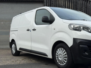 2017 Peugeot Expert 2.0 Bluehdi 1400 Professional Standard Panel Van Mwb Euro 6 (s/s) 6dr in White — image 3