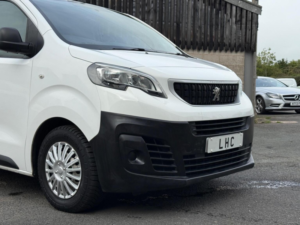 2017 Peugeot Expert 2.0 Bluehdi 1400 Professional Standard Panel Van Mwb Euro 6 (s/s) 6dr in White — image 4