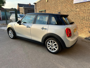 2015 MINI Hatch 1.5 Cooper D Euro 6 (s/s) 5dr in Silver — image 4