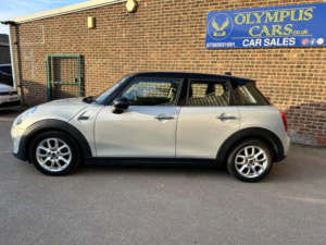 2015 MINI Hatch 1.5 Cooper D Euro 6 (s/s) 5dr in Silver — image 5