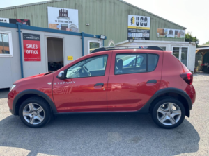 2017 Dacia Sandero Stepway 1.5 Dci Laureate Euro 6 (s/s) 5dr in Red — image 5