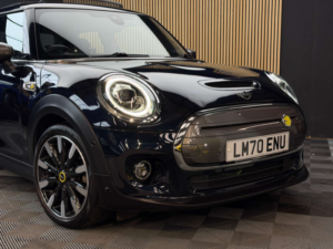 2020 MINI Electric Hatch Cooper Se 32.6kwh Level 3 Hatchback 3dr Electric Auto (184 Ps) in Black — image 4