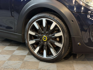 2020 MINI Electric Hatch Cooper Se 32.6kwh Level 3 Hatchback 3dr Electric Auto (184 Ps) in Black — image 5