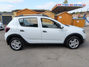 2016 Dacia Sandero Stepway 1.5 Stepway Ambiance Dci 90 in White — image 5