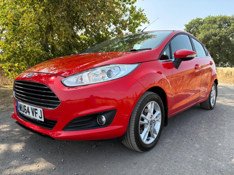 2014 Ford Fiesta 1.25 Zetec Euro 5 5dr in Red — image 1