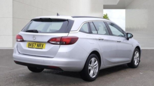 2018 Vauxhall Astra 1.6 Cdti Ecotec Blueinjection Design Sports Tourer Euro 6 (s/s) 5dr in Silver — image 3
