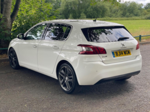 2014 Peugeot 308 1.6 E-Hdi Feline Euro 5 (s/s) 5dr in White — image 3