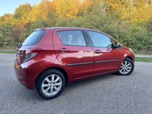 2012 Toyota Yaris 1.3 Dual Vvt-I Tr in Red — image 3