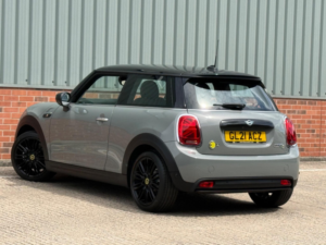 2021 MINI Electric Hatch Cooper Se 32.6kwh Level 2 Auto 3dr in Grey — image 5