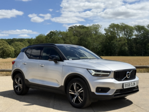 2018 Volvo Xc40 2.0 R-Design D3 in Silver — image 2