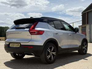 2018 Volvo Xc40 2.0 R-Design D3 in Silver — image 4