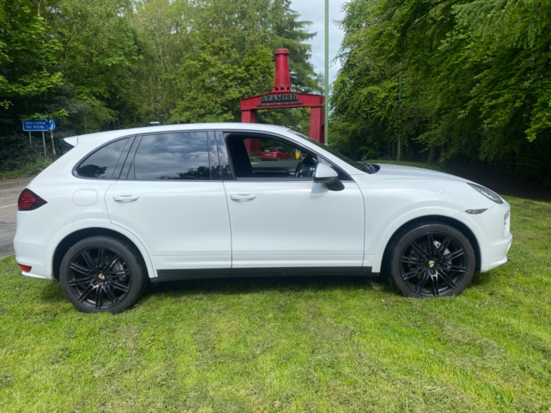 2013 Porsche Cayenne D V8 S Tiptronic S in White — image 1