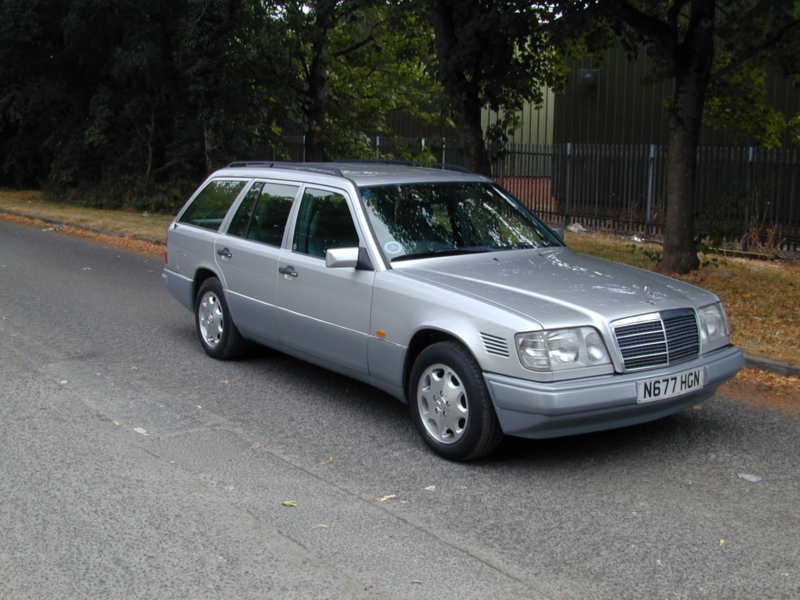 1995 Mercedes-Benz 300 Ref 8820 - Mercedes Benz W124 E300 Diesel Estate Automatic – Just 45k Only! (rhd - Uk Car) in Silver — image 1