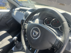 2015 Dacia Duster 1.5 Laureate Dci 110 4x4 in Silver — image 2