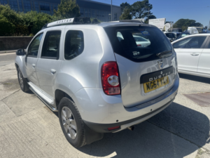 2015 Dacia Duster 1.5 Laureate Dci 110 4x4 in Silver — image 5