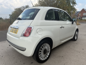 2010 Fiat 500 1.2 Lounge in White — image 6