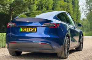 2024 Tesla Model Y Auto Rwd 5dr in Blue — image 3