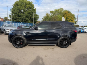 2017 Land Rover Discovery 3.0 Td V6 First Edition Auto 4WD Euro 6 (s/s) 5dr in Black — image 3