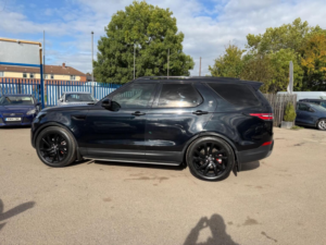 2017 Land Rover Discovery 3.0 Td V6 First Edition Auto 4WD Euro 6 (s/s) 5dr in Black — image 4