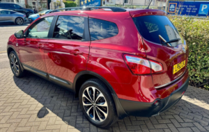 2013 Nissan Qashqai+2 1.6 360 2WD Euro 5 5dr in Red — image 2