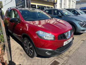 2013 Nissan Qashqai+2 1.6 360 2WD Euro 5 5dr in Red — image 3