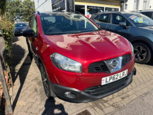 2013 Nissan Qashqai+2 1.6 360 2WD Euro 5 5dr in Red — image 4