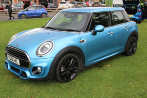2019 MINI Hatch 1.5 5-Door Hatch Cooper in Blue — image 4