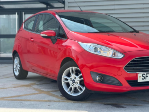 2015 Ford Fiesta 1.25 Zetec Euro 6 3dr in Red — image 3