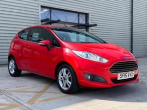 2015 Ford Fiesta 1.25 Zetec Euro 6 3dr in Red — image 4