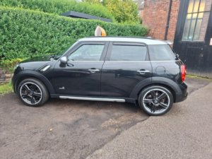 2015 MINI Countryman 2.0 Cooper Sd Auto All4 Euro 5 5dr in Black — image 4